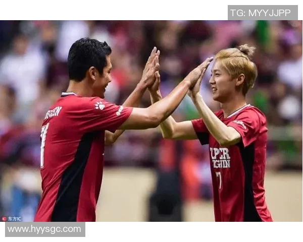 真正的男足球明星如何在赛场内外展现魅力与责任感